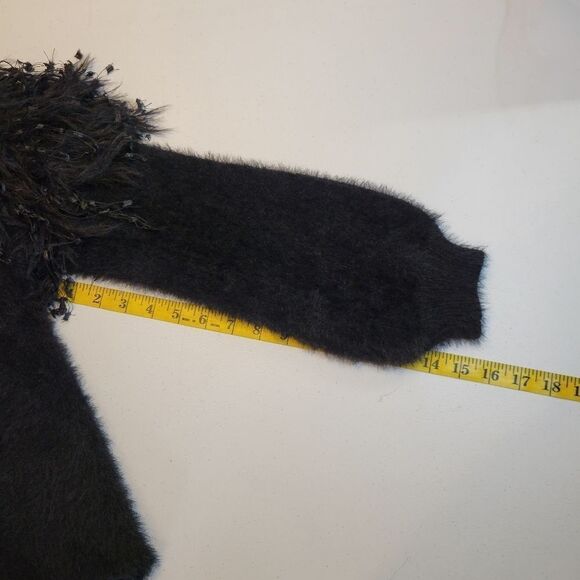 Main Strip Black Cold Shoulder Fuzzy Fringe Sweater Boutique NWT Women's S / M - Picture 9 of 9